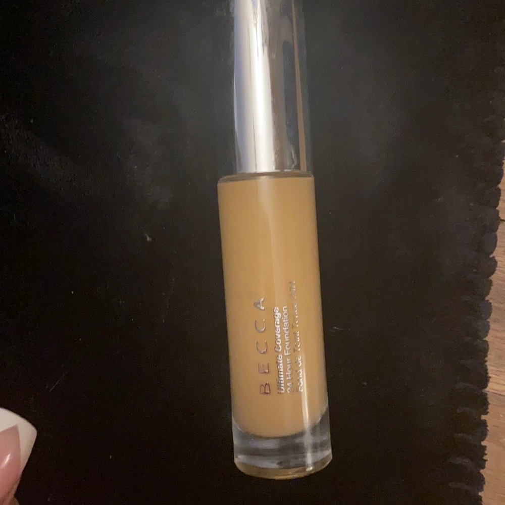 Becca Ultimate 24hr coverage color olive